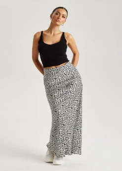 Skirts><noscript><img width=