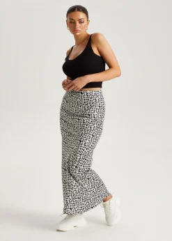 Skirts><noscript><img width=