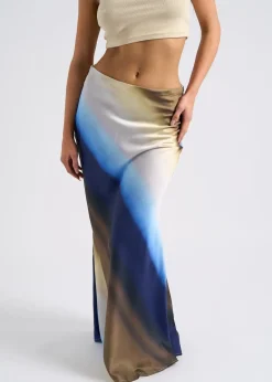 Skirts><noscript><img width=