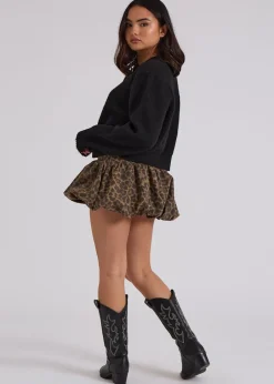 Skirts><noscript><img width=