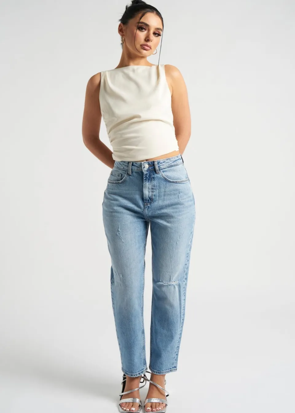 Jeans & Jeggings>Urban Bliss Mid Blue Ripped Mom Jean