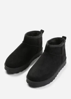 Footwear><noscript><img width=