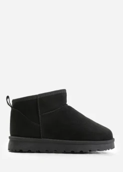 Footwear><noscript><img width=