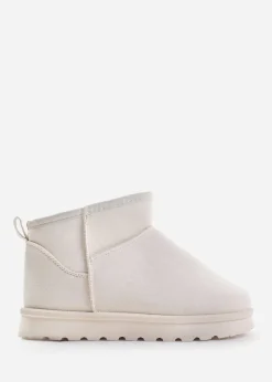 Footwear><noscript><img width=