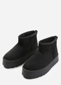 Footwear><noscript><img width=