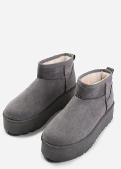 Footwear><noscript><img width=