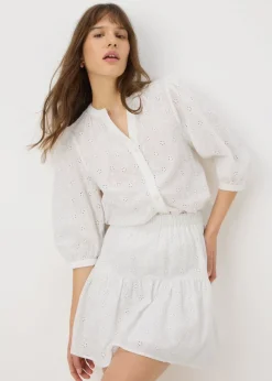 Skirts><noscript><img width=