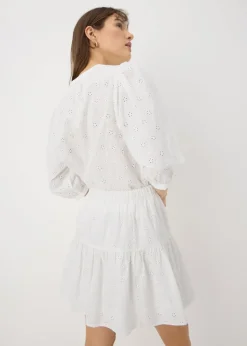 Skirts><noscript><img width=