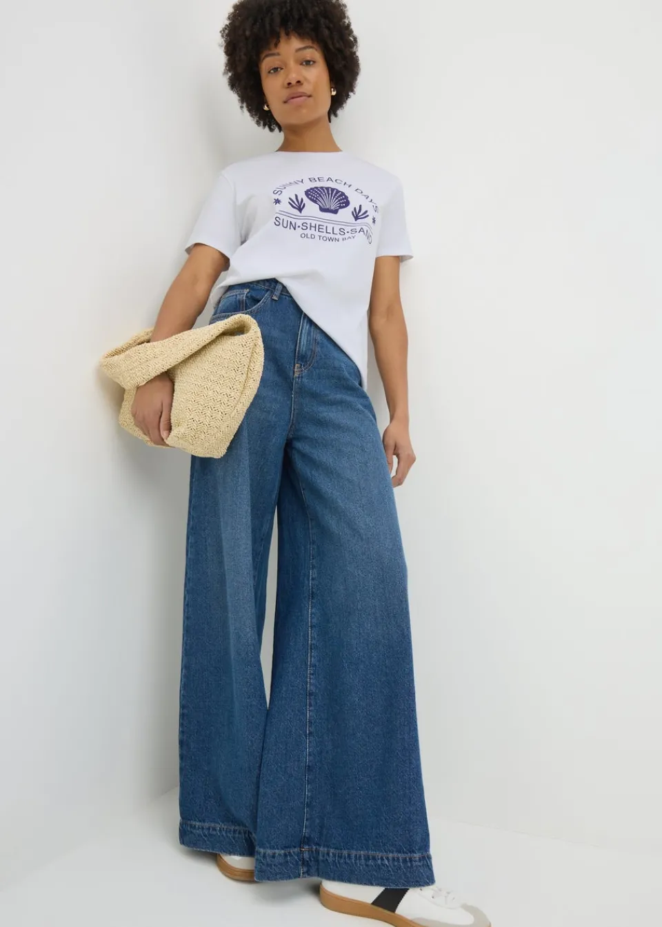 T-Shirts>Papaya White Shell Graphic T-Shirt