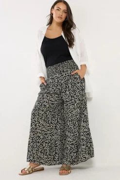 Trousers><noscript><img width=