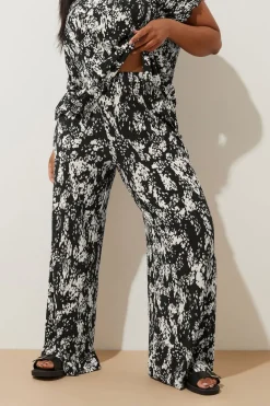Trousers><noscript><img width=