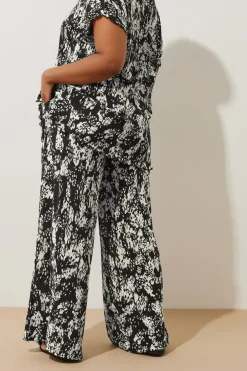 Trousers><noscript><img width=