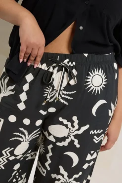Trousers><noscript><img width=