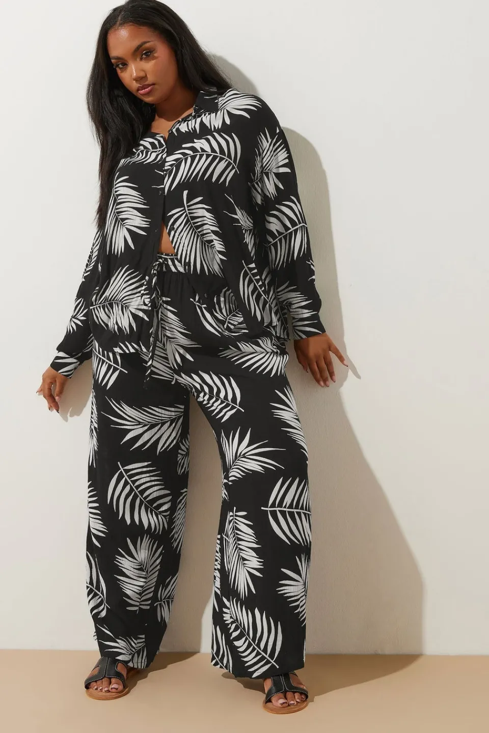 Trousers>YOURS Curve Black & White Palm Print Crinkle Wide Leg Trousers
