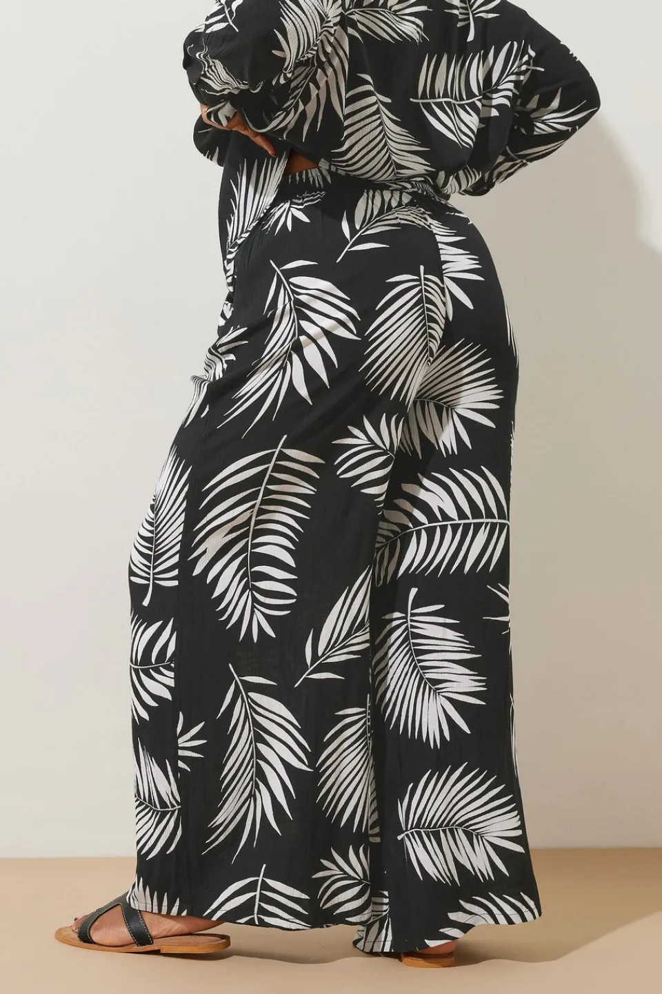 Trousers>YOURS Curve Black & White Palm Print Crinkle Wide Leg Trousers