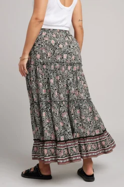 Skirts><noscript><img width=