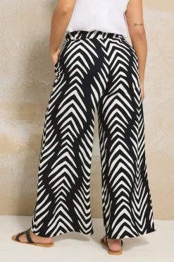 Trousers><noscript><img width=