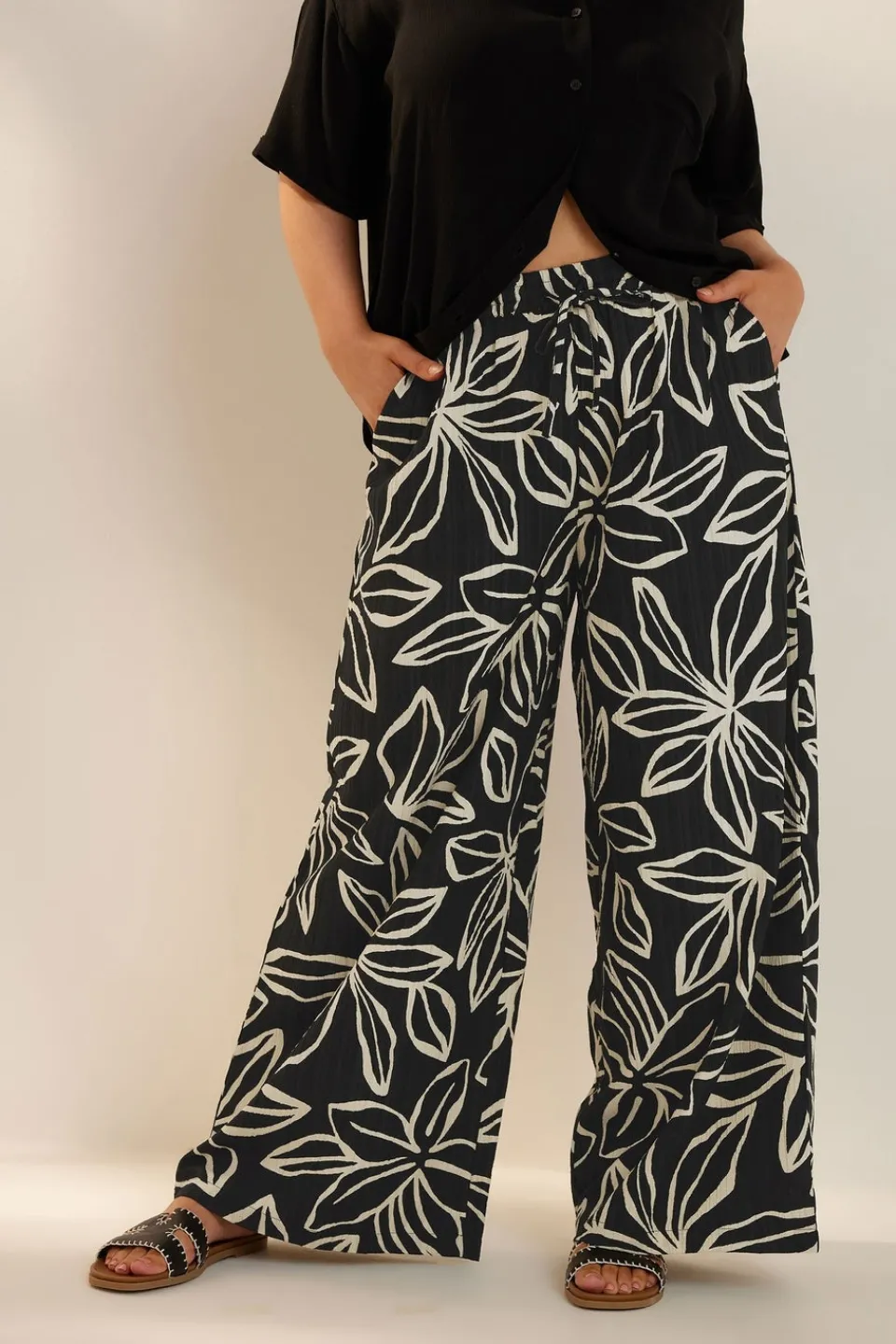 Trousers>YOURS Curve Black & White Floral Print Textured Wide Leg Trousers