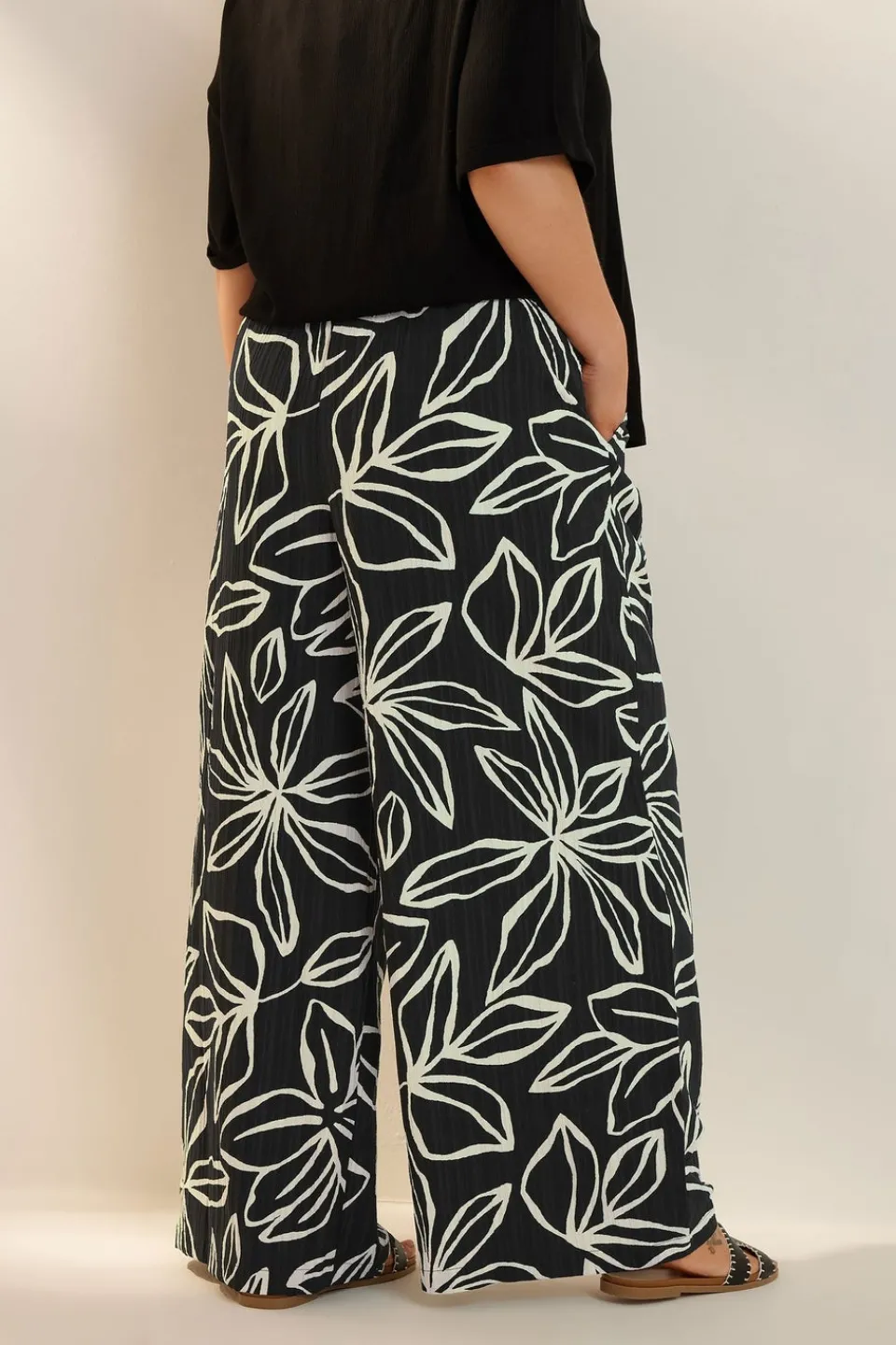 Trousers>YOURS Curve Black & White Floral Print Textured Wide Leg Trousers