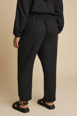 Trousers><noscript><img width=