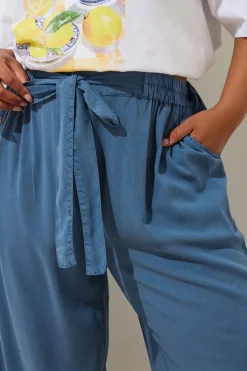 Trousers><noscript><img width=