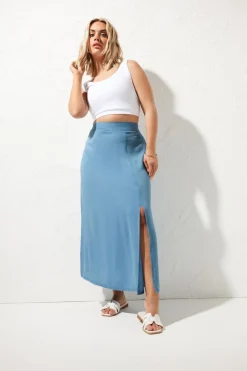 Skirts><noscript><img width=