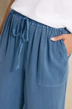 Trousers><noscript><img width=