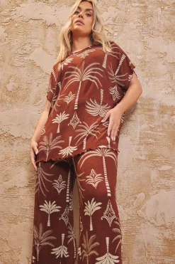 T-Shirts>YOURS Curve Brown Palm Print Plisse Top