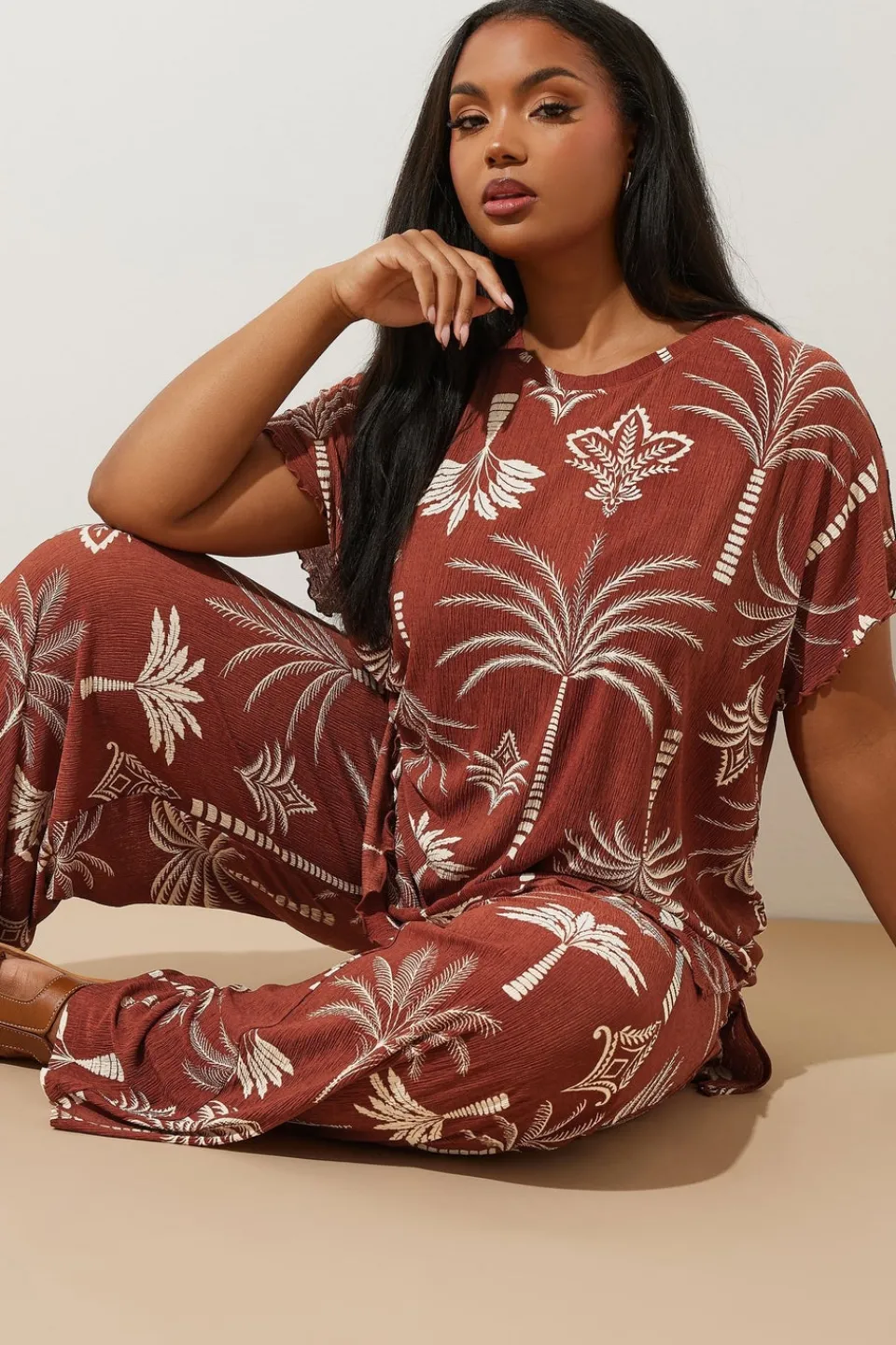 T-Shirts>YOURS Curve Brown Palm Print Plisse Top