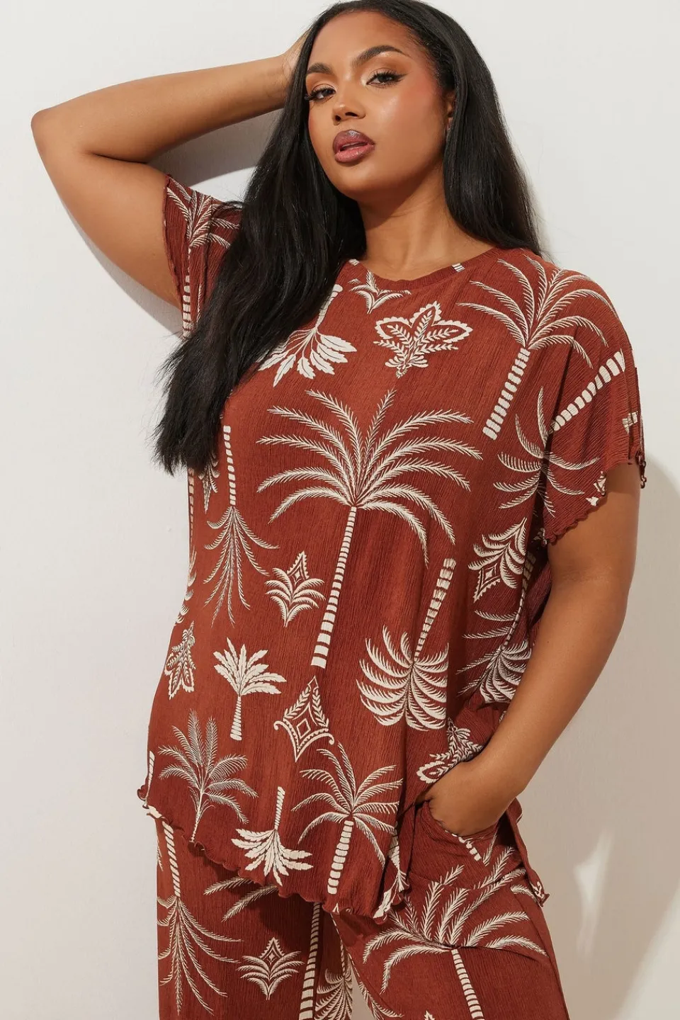 T-Shirts>YOURS Curve Brown Palm Print Plisse Top