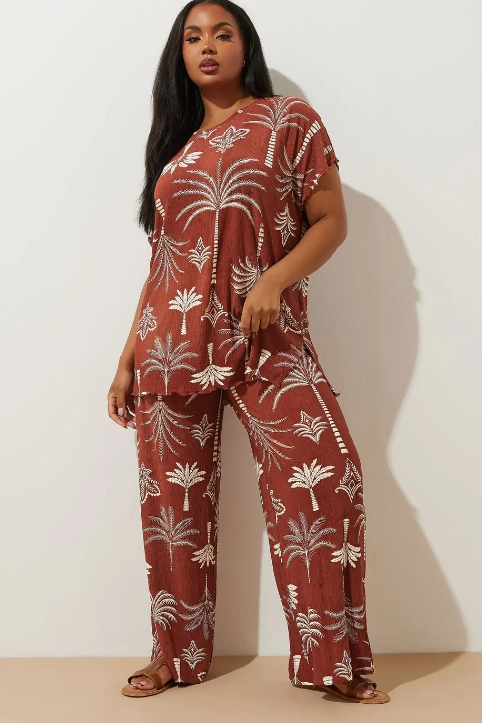 T-Shirts>YOURS Curve Brown Palm Print Plisse Top