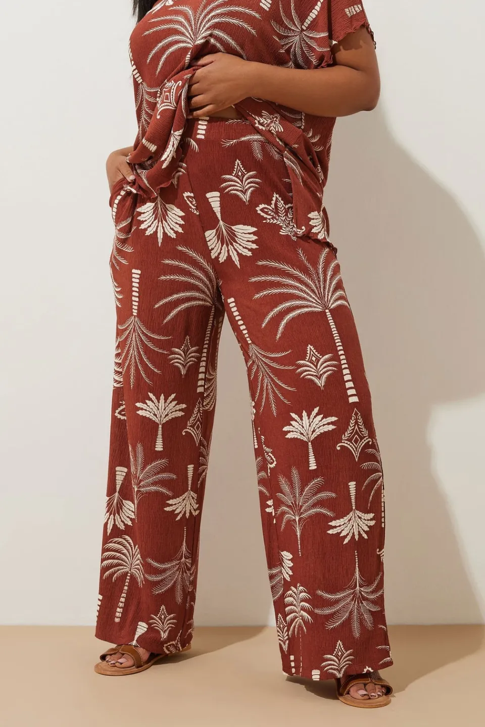 Trousers>YOURS Curve Brown Palm Print Plisse Wide Leg Trousers
