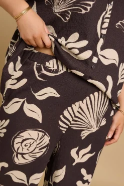Trousers><noscript><img width=
