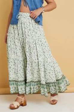 Skirts><noscript><img width=