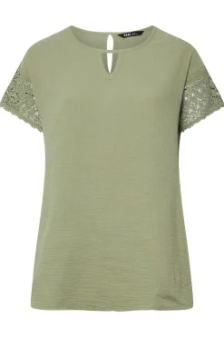 T-Shirts><noscript><img width=