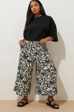 Trousers><noscript><img width=