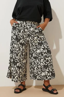 Trousers><noscript><img width=