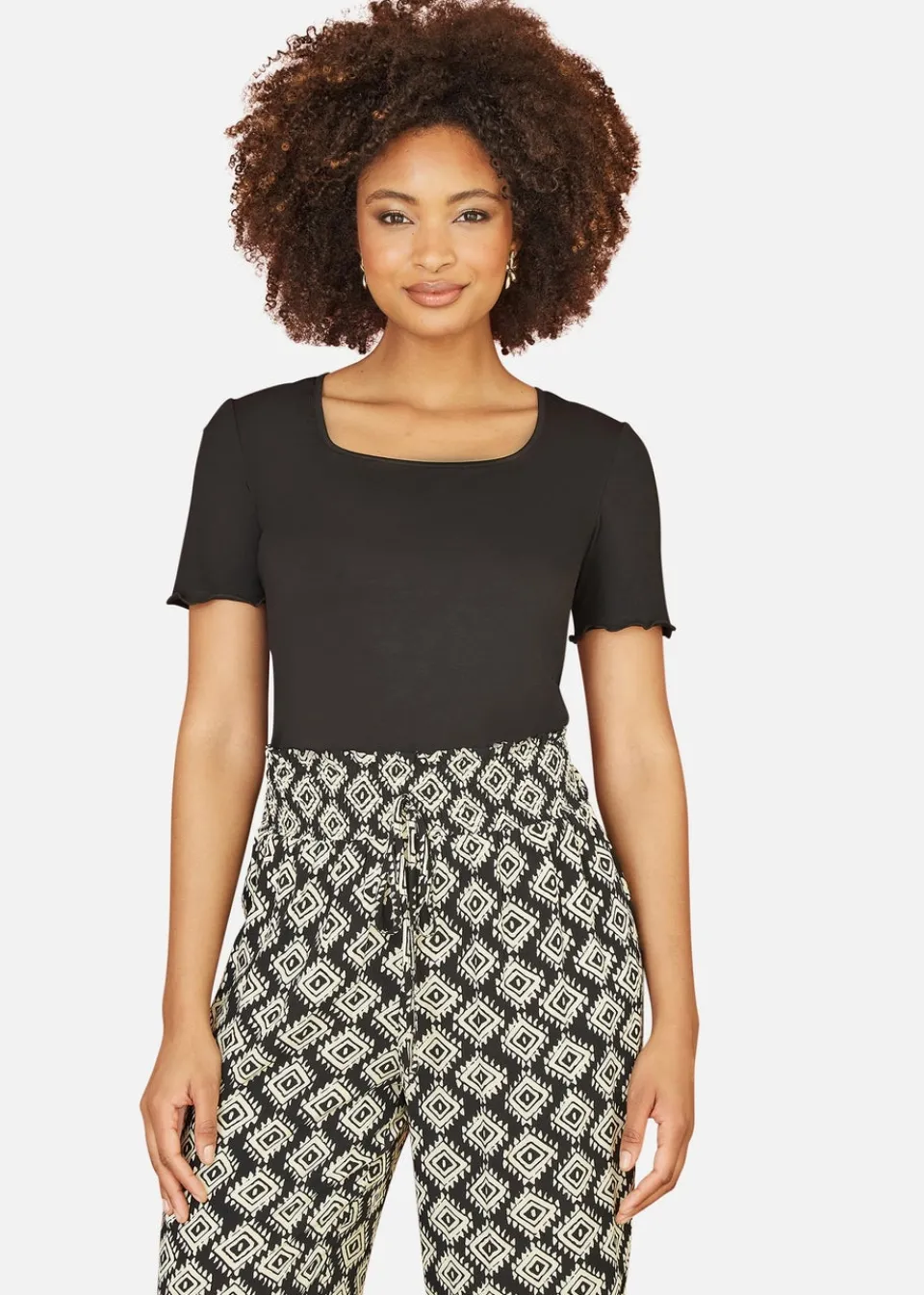 T-Shirts>Yumi Black Cotton Jersey Lettuce Trim T-Shirt