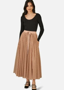 Skirts><noscript><img width=