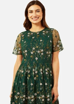 Dresses>Yumi Green Embroidered Floral Skater Dress