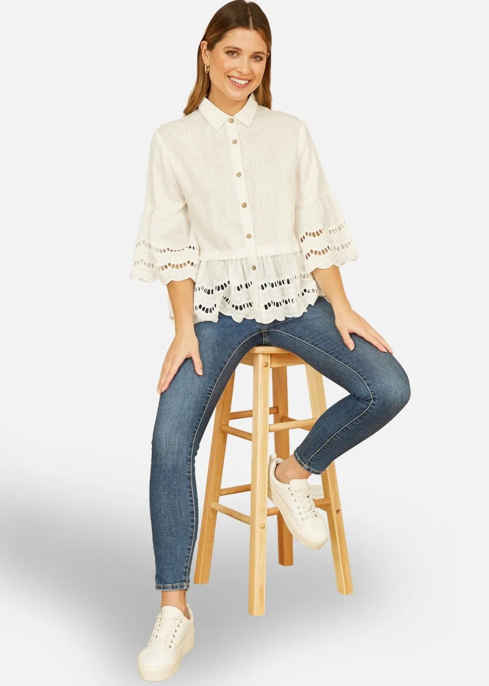 Tops>Yumi White Linen Relaxed Shirt With Scallop Trims